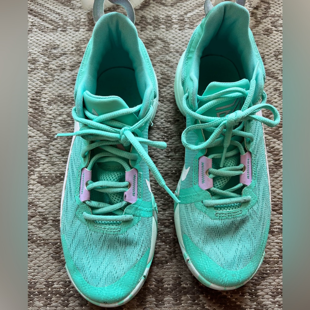 Nike Turquoise Sports Shoes